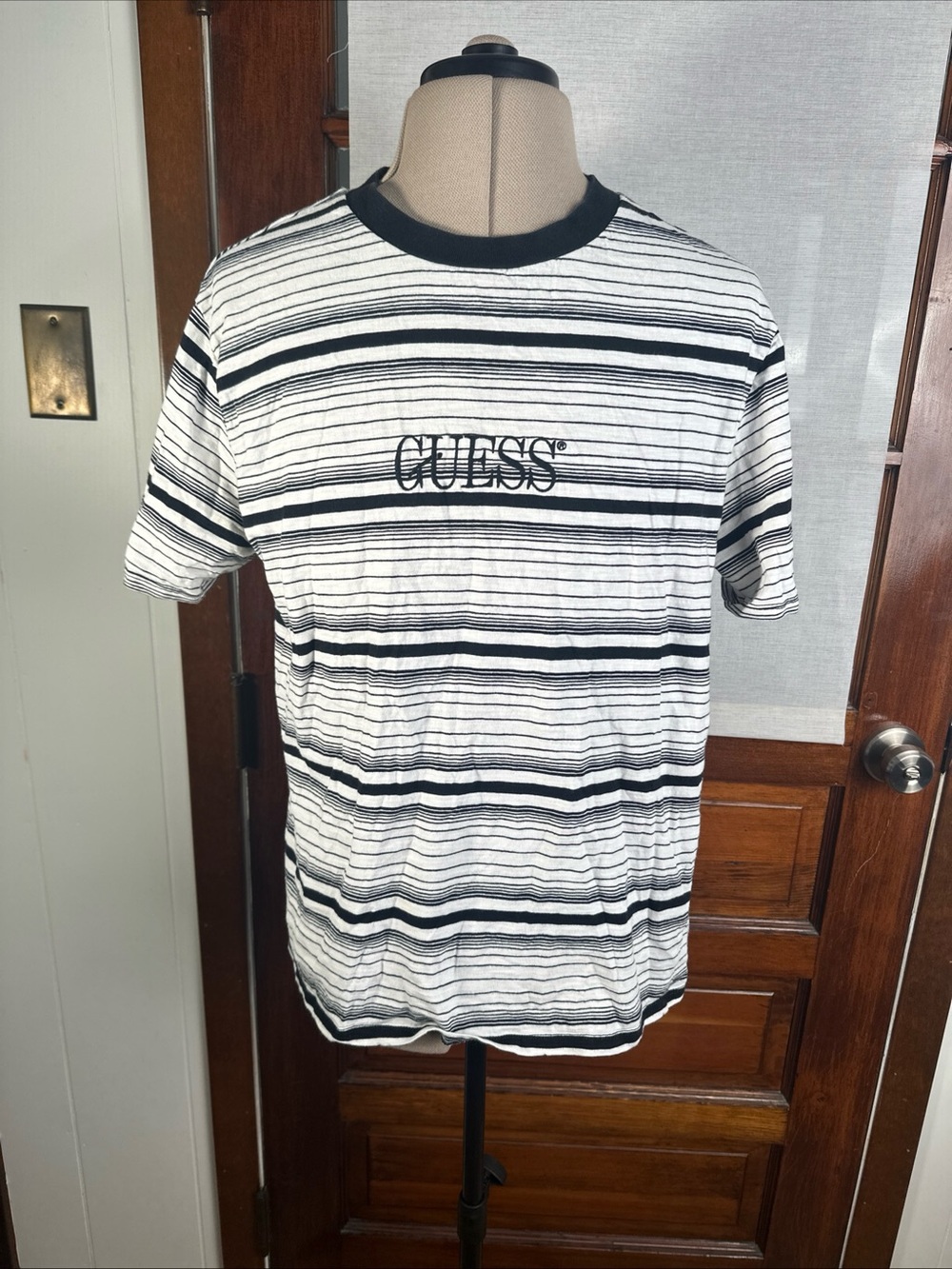 Guess t-shirt Embroidered Retro Style Men’s size M White Black Stripe